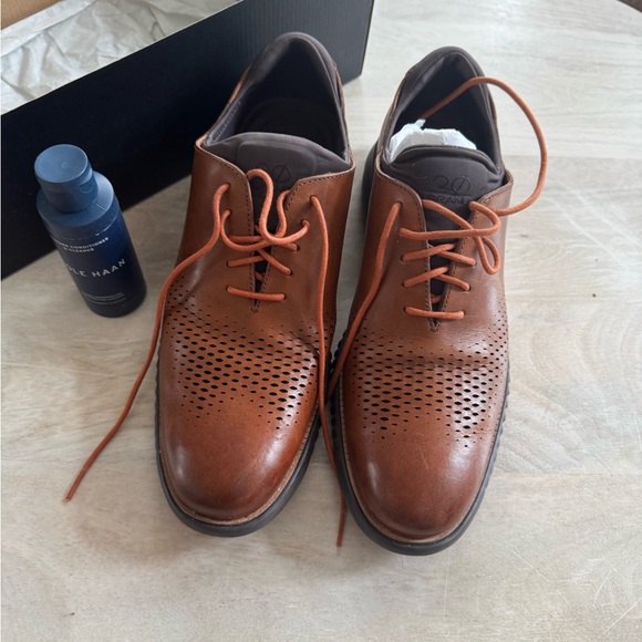 Cole Haan Men's 2.ZERØGRAND Laser Wingtip Oxford in British Tan/Java 11.5 - Picture 2 of 8